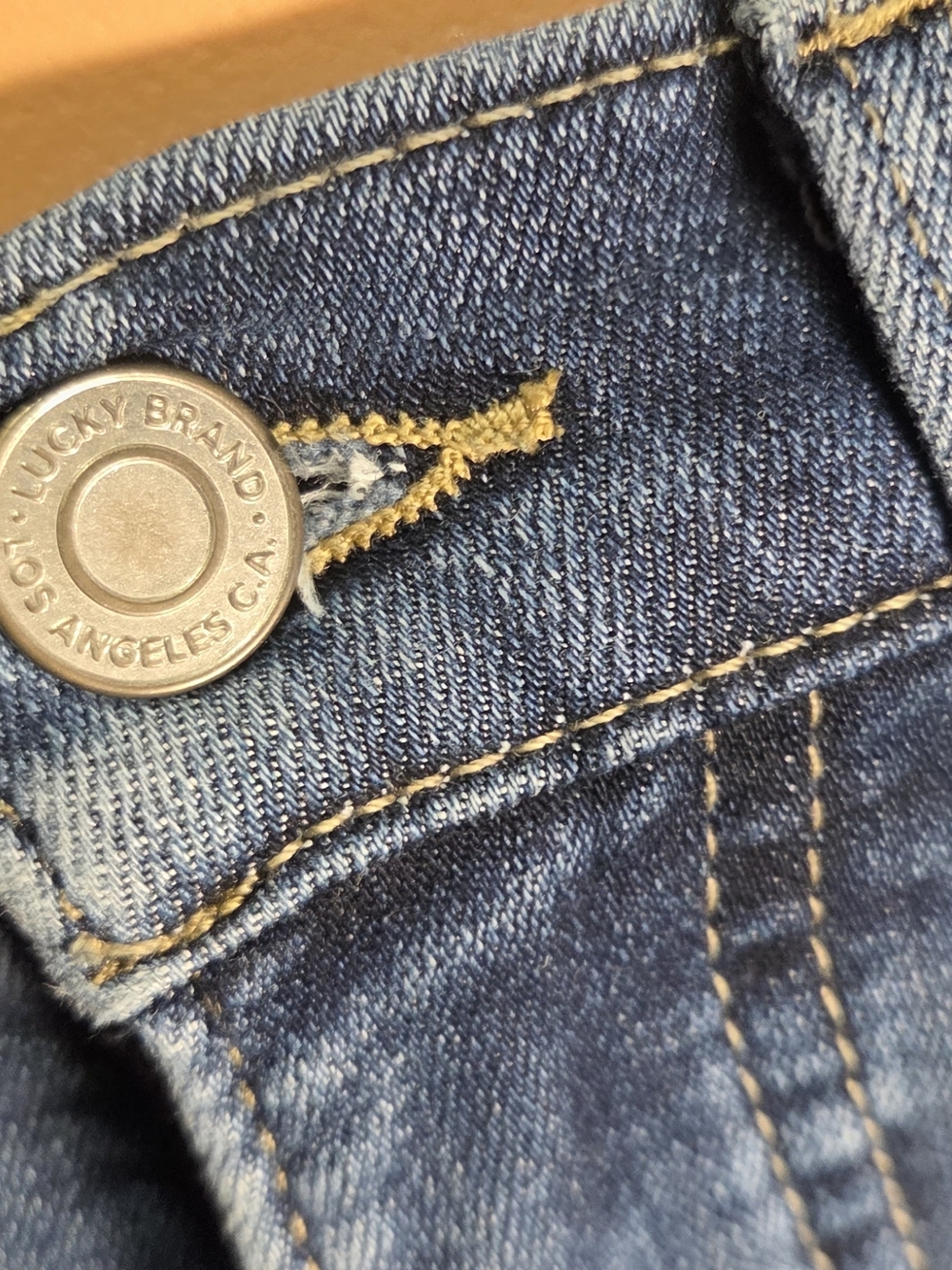 **Lucky Brand Womens Skinny Jeans in Medium Blue Wash** - Picture 4 of 11